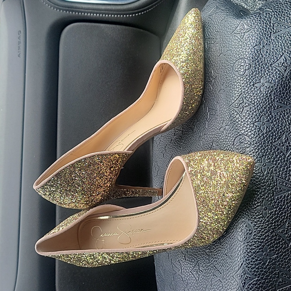 Women's Jessica Simpson Gold Glitter Heels. Size 8